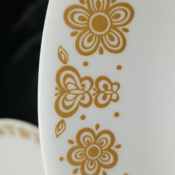 Corelle Butterfly Gold Dinner Plates - Picture 7 of 11